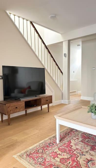 Villa Location In London