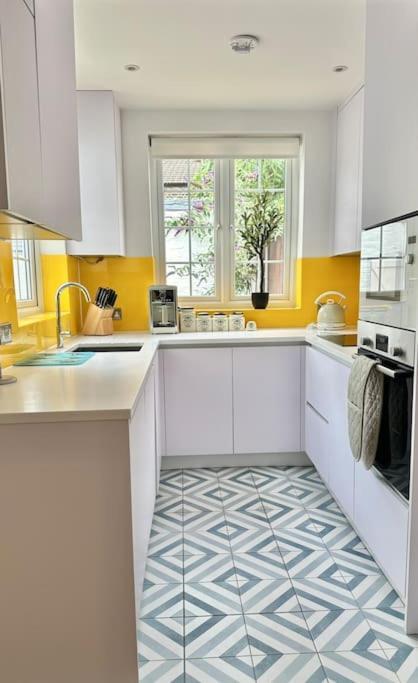 Villa Location In London